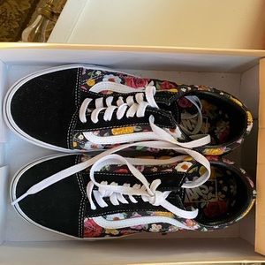 FLORAL PATTERN VANS